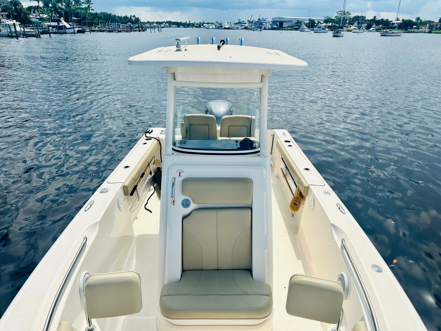 2016 PURSUIT C 238 Center Console Base - Image 6