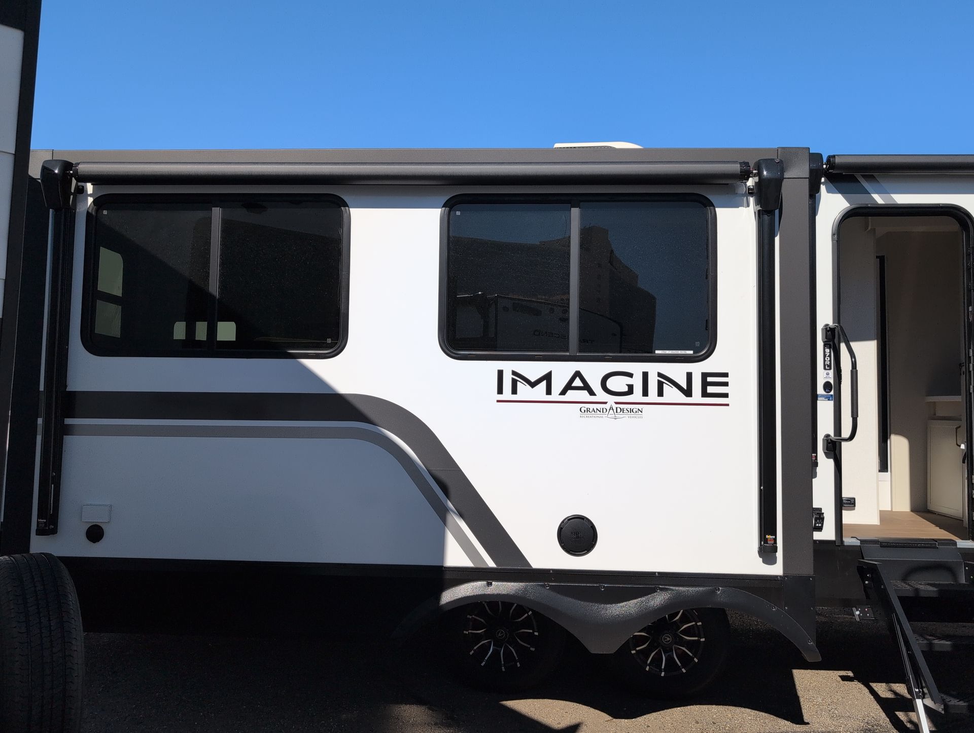 2027 Grand Design Imagine 2970RL - Image 7