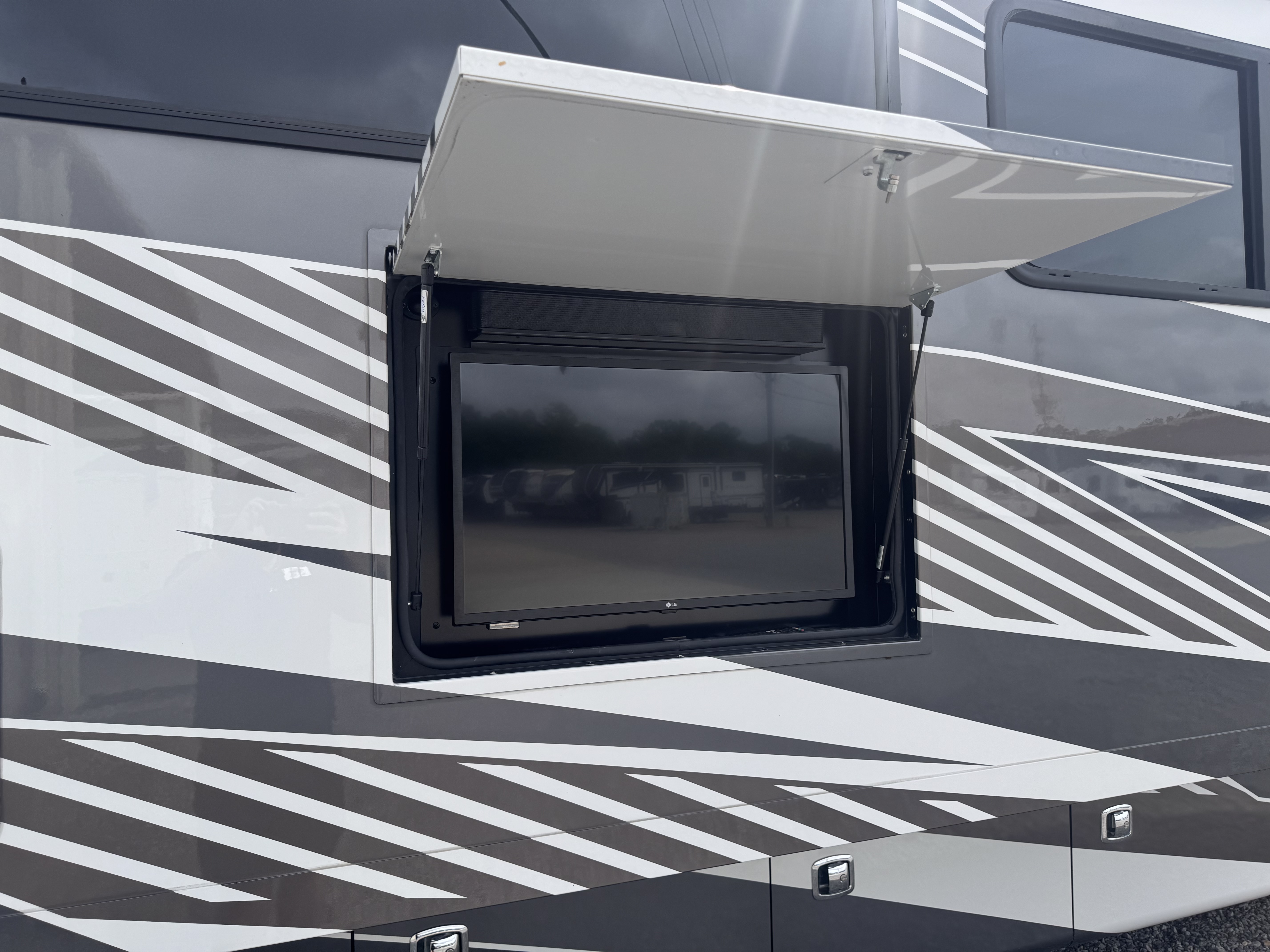 2023 TIFFIN ALLEGRO 34 PA - Image 4