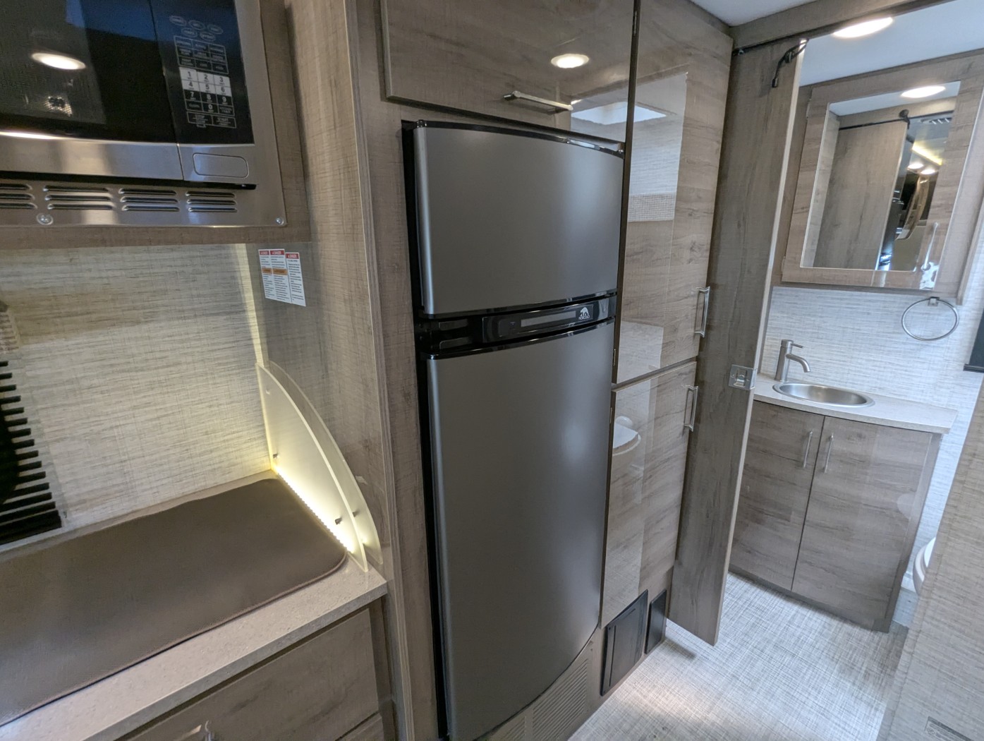 2024 Entegra Coach Qwest 24R - Image 23