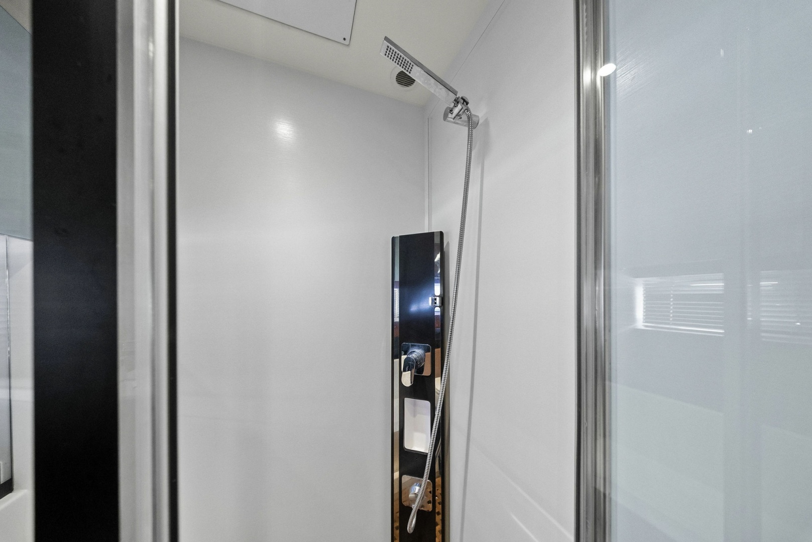 2015 Prestige 550 Base - Image 56