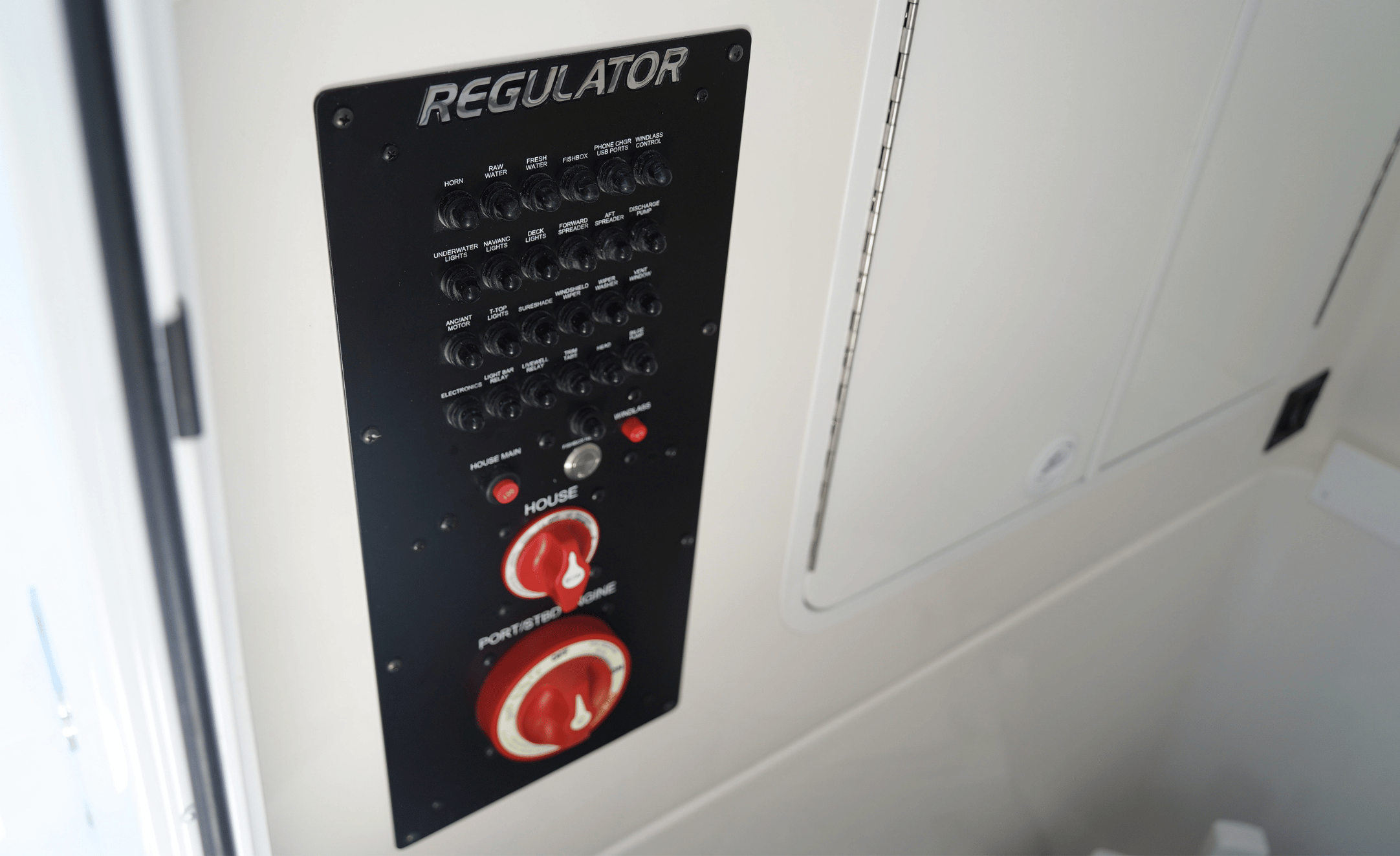 2027 REGULATOR 28 - Image 58