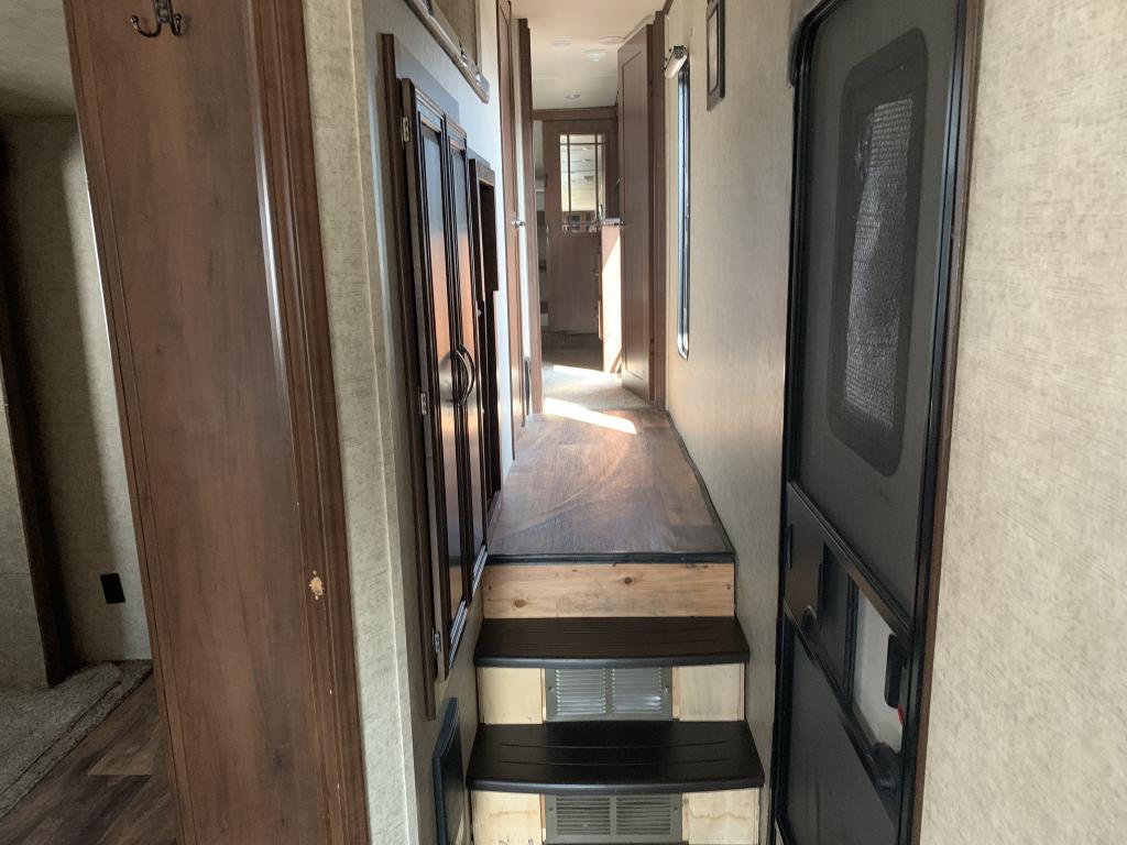 2017 FOREST RIVER SANDPIPPER 372LOK - Image 24