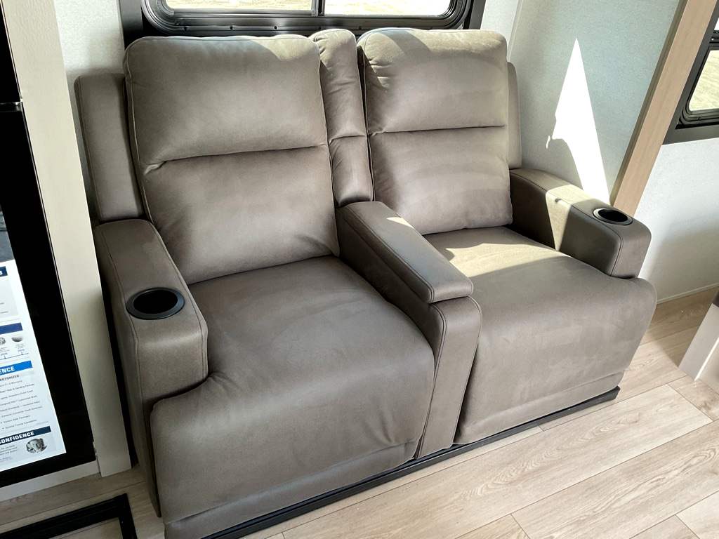 2027 JAYCO Jay Feather 21MML - Image 12