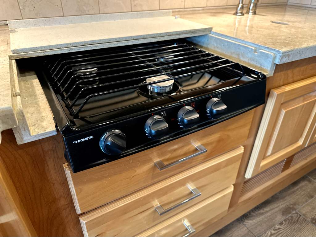 2018 TIFFIN ALLEGRO BREEZE 33 BR - Image 12
