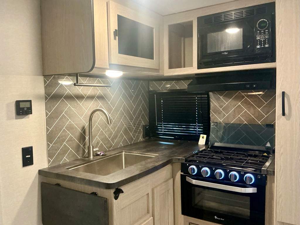 2023 COACHMEN 266BHS - Image 6