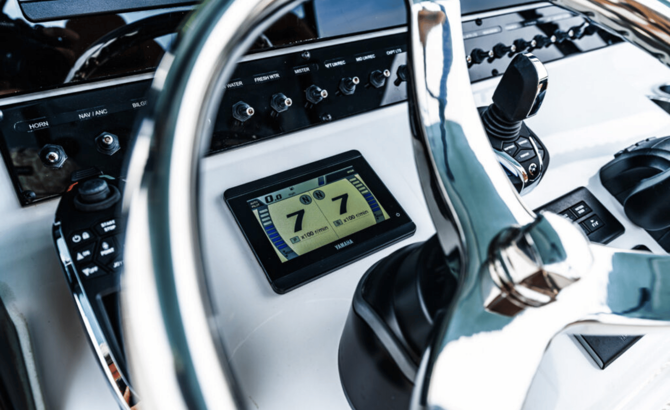 2027 SEA HUNT ULTRA 305SE - Image 22
