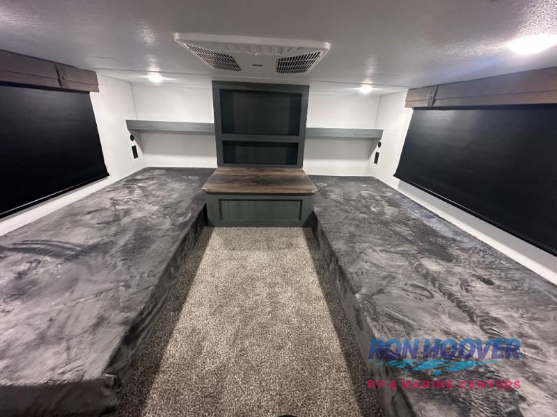 2026 PALOMINO PUMA 423LFT - Image 17