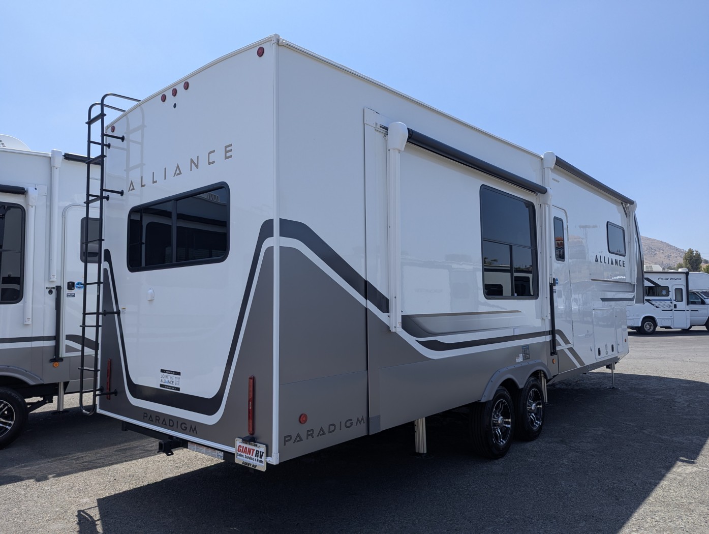 2027 Alliance RV Paradigm 312RK - Image 15