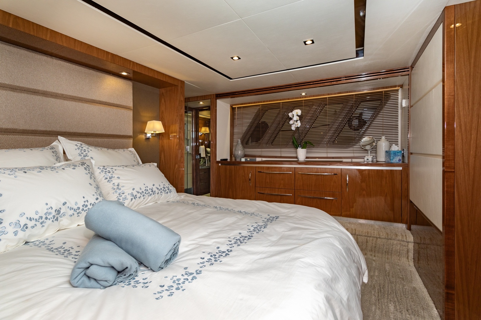 2018 Sea Ray L650 FLY - Image 55