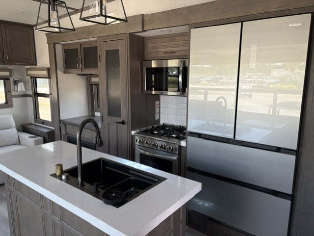 2024 GRAND DESIGN SOLITUDE 378MBS - Image 9