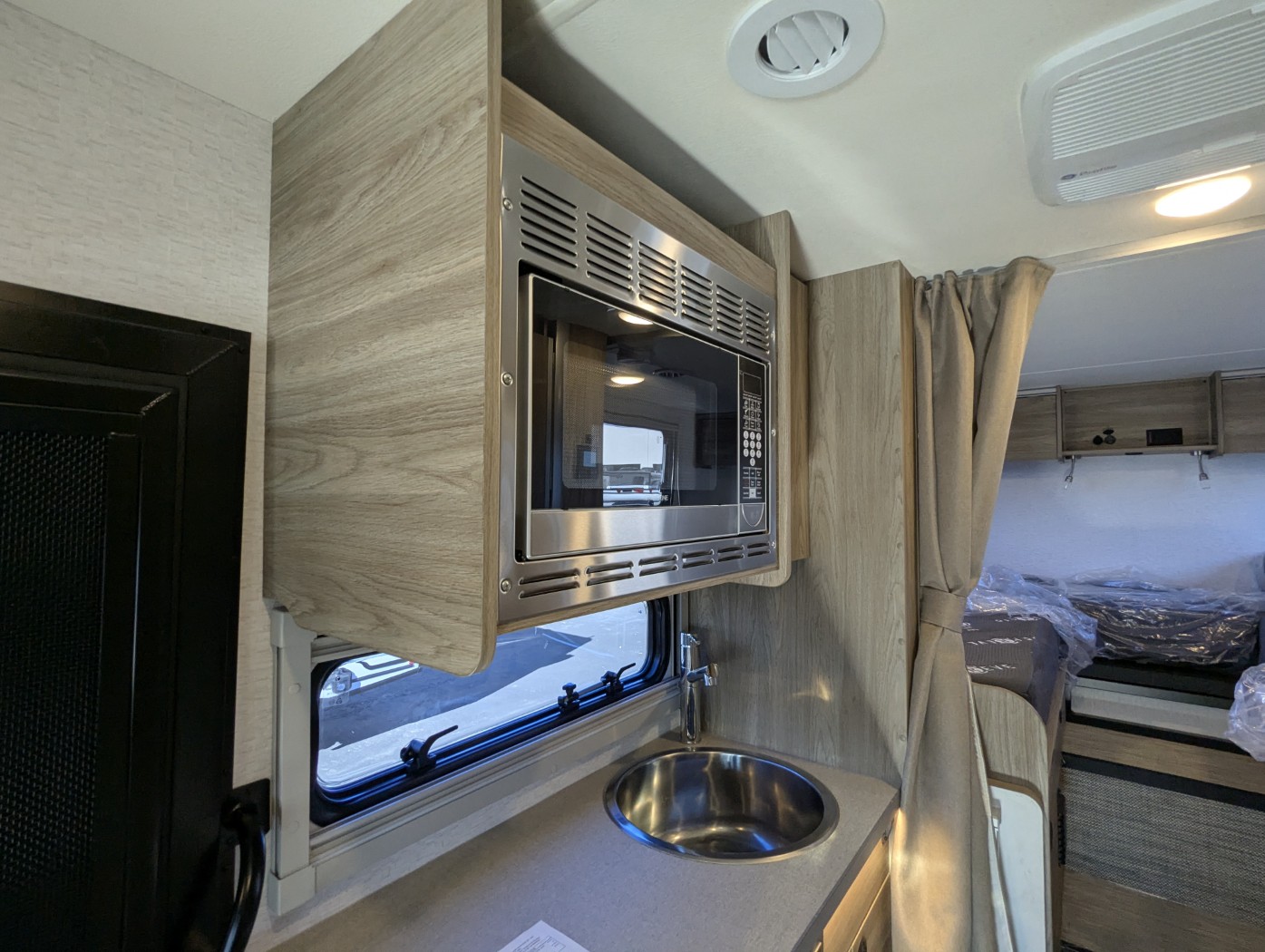 2026 Winnebago Ekko Sprinter 23B AWD - ATH Edition - Image 16