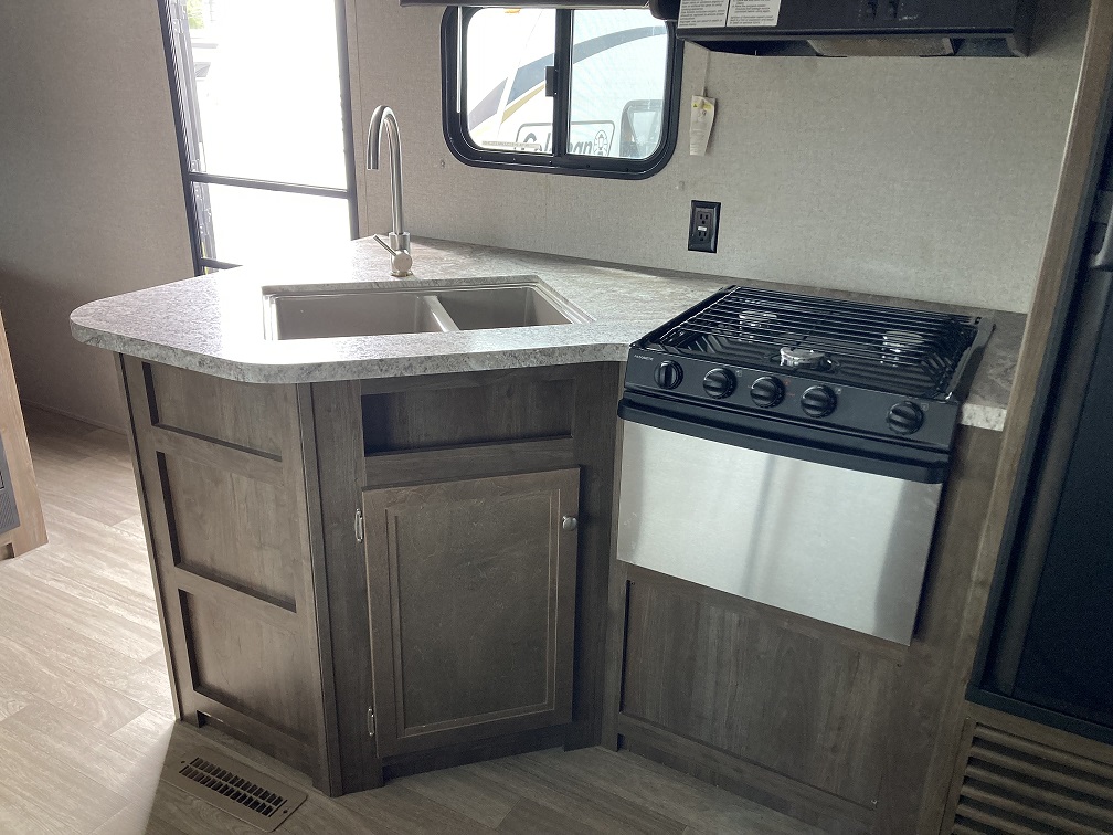 2018 Dutchmen Coleman Lantern 244BH - Image 10