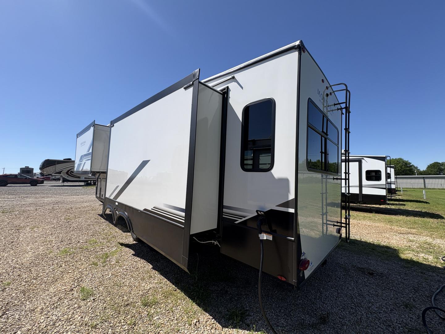 2025 Keystone Montana High Country 295RL - Image 5