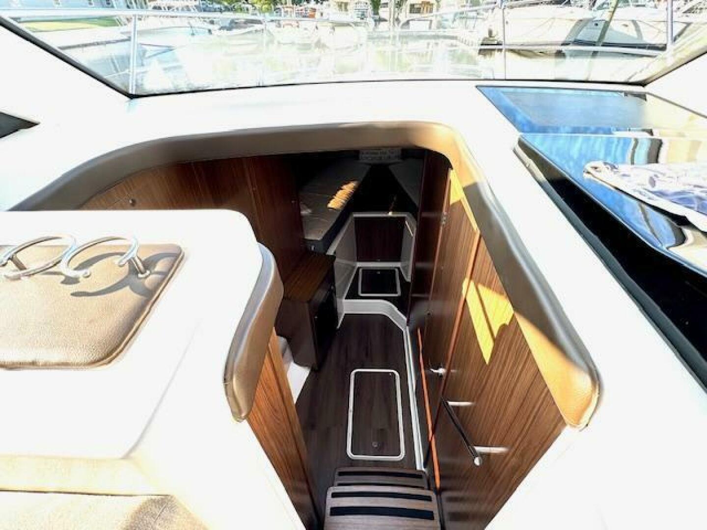 2020 Four Winns Vista 355 Coupe OB - Image 27