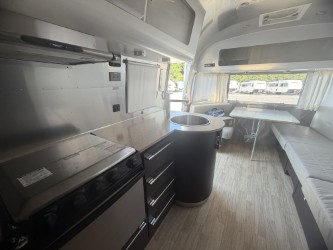 2012 AIRSTREAM INTERNATIONAL 27FBQ - Image 17
