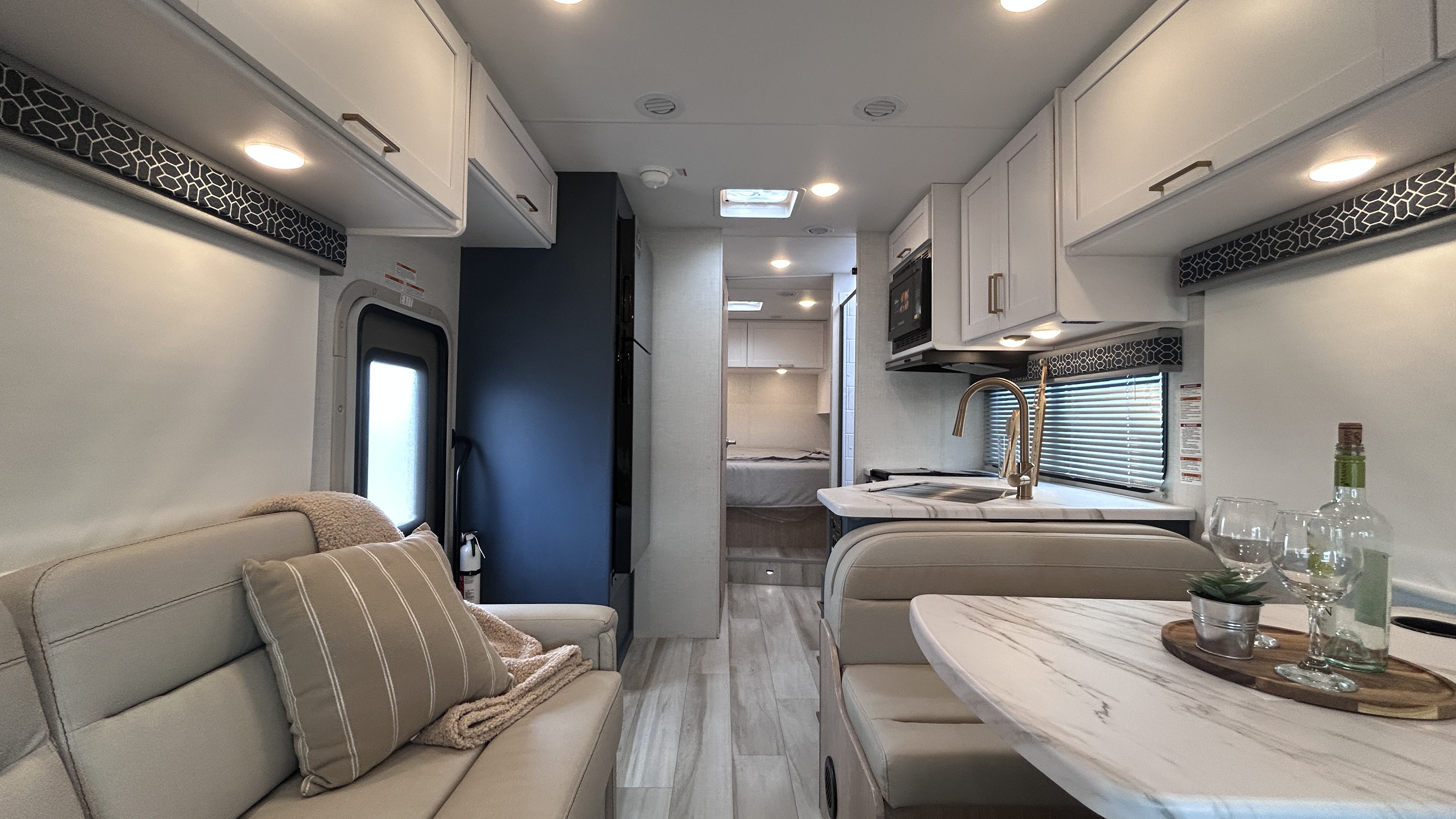 2026 Thor Motor Coach Quantum LZ28 - Image 9