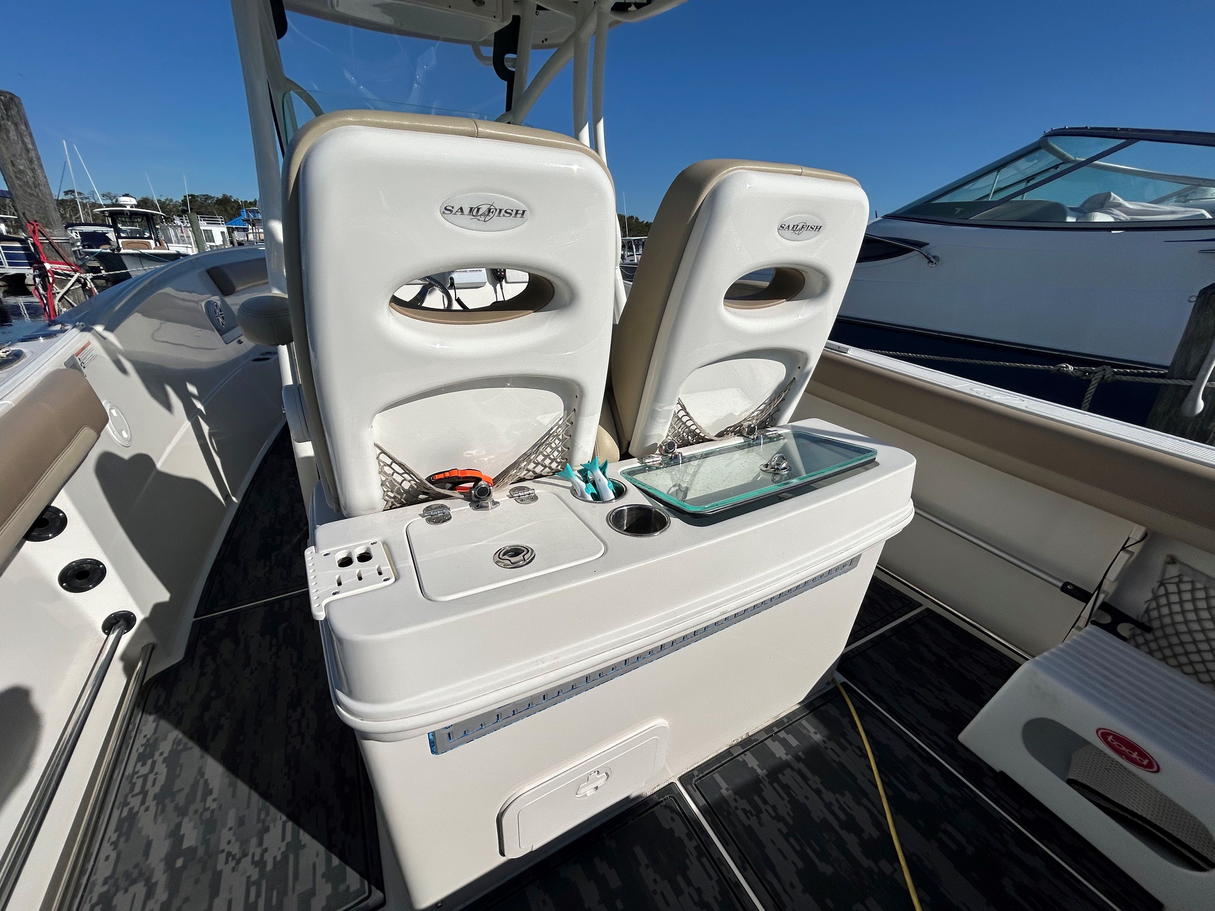 2019 Sailfish 270 CC - Image 9
