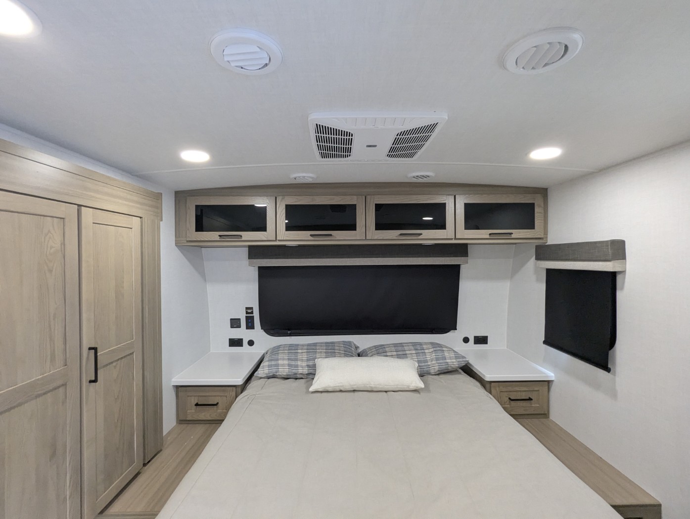 2027 Forest River Rockwood Ultra Lite 2618RD - Image 33