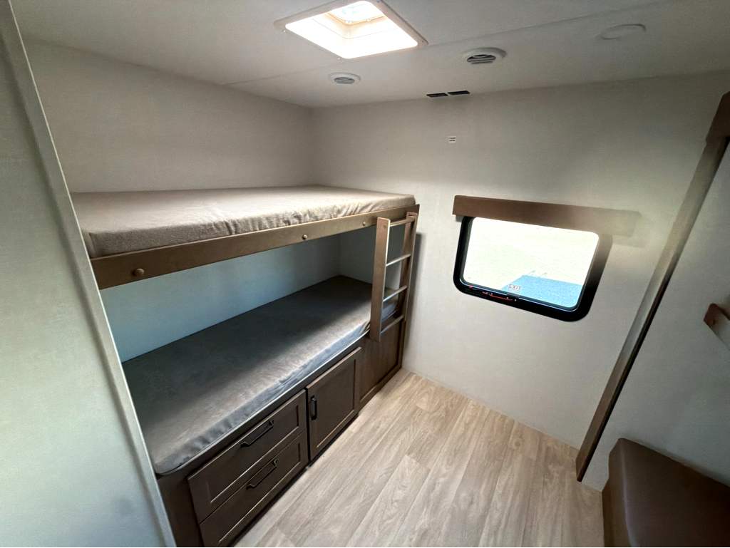 2027 VENTURE RV SPORTTREK 343VBH - Image 21