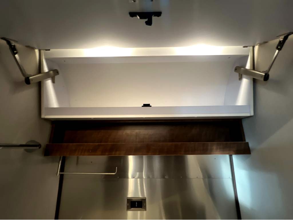 2022 AIRSTREAM GLOBETROTTER 25FBT - Image 18