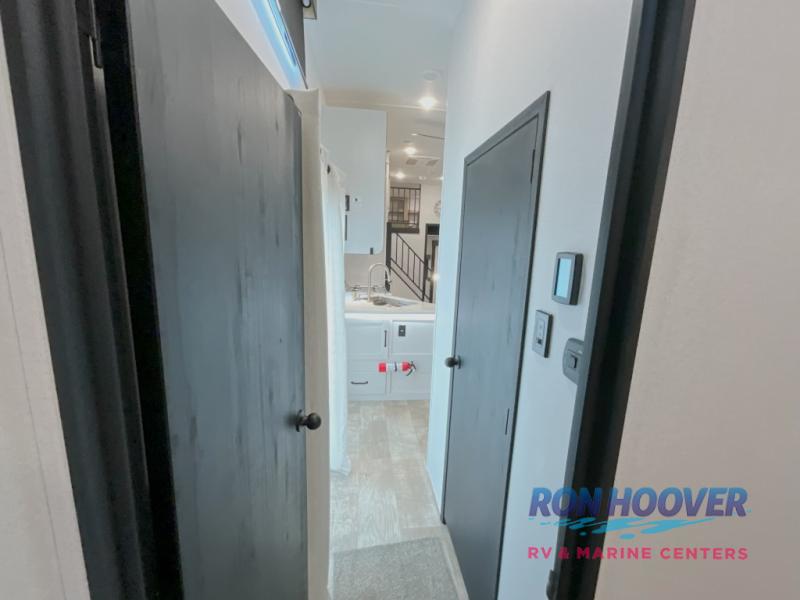 2026 PALOMINO 429LFT - Image 39
