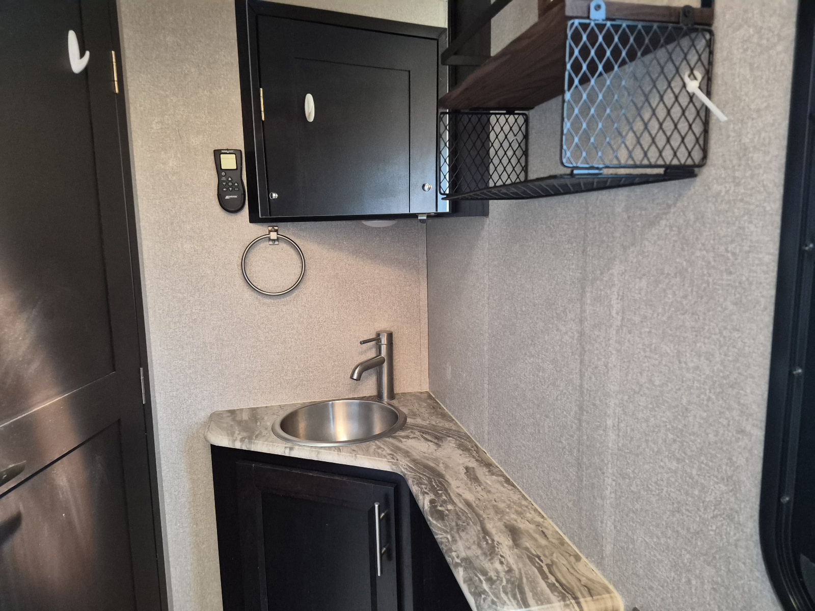 2018 DYNAMAX ISATA 5 30FWD - Image 13