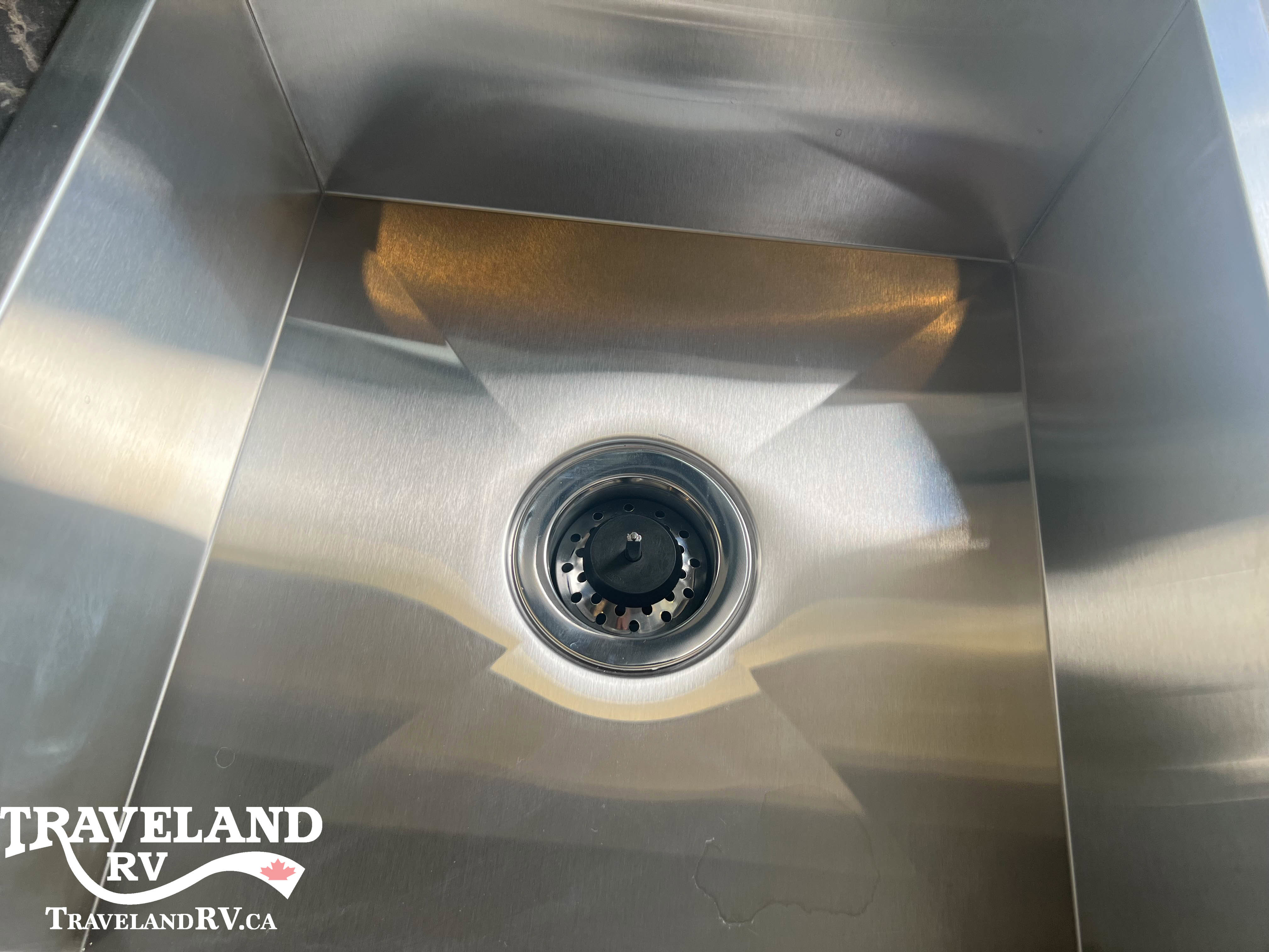 2026 Airstream Flying Cloud 27FB - Image 19