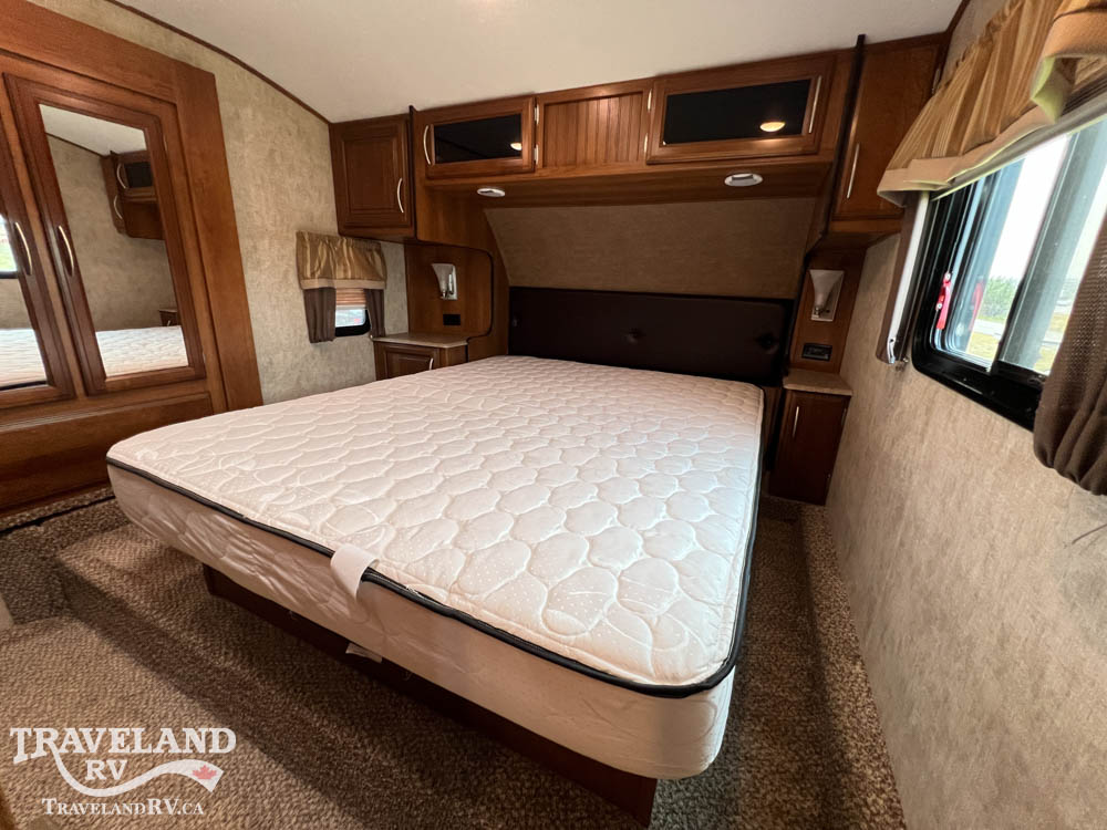 2015 Prime Time Crusader 295RST - Image 33
