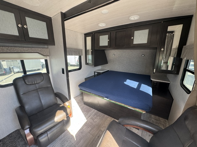 2018 HEARTLAND RV NORTH TRAIL 22FBS - Image 10