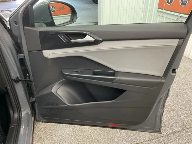 2022 Volkswagen Taos Utility 4D SEL 2WD - Image 25