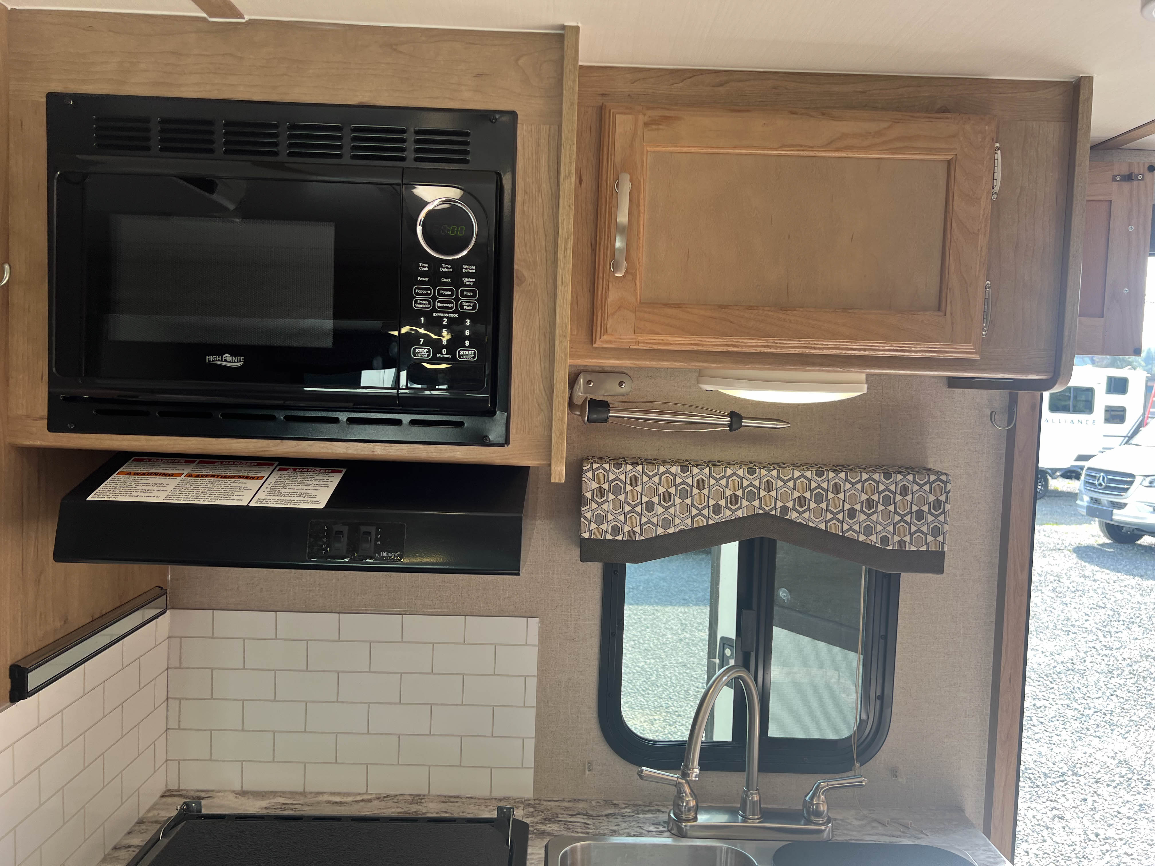 2020 Winnebago Micro Minnie 1808FBS - Image 12