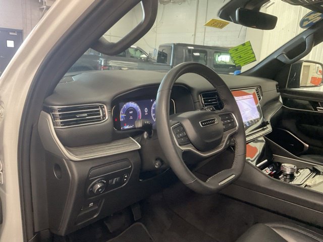 2024 Jeep Wagoneer Utility 4D Series III 4WD - Image 17