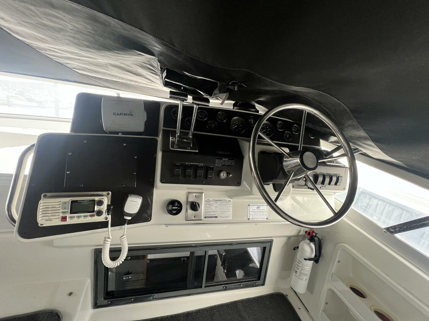 1994 Carver 370 Voyager - Image 18