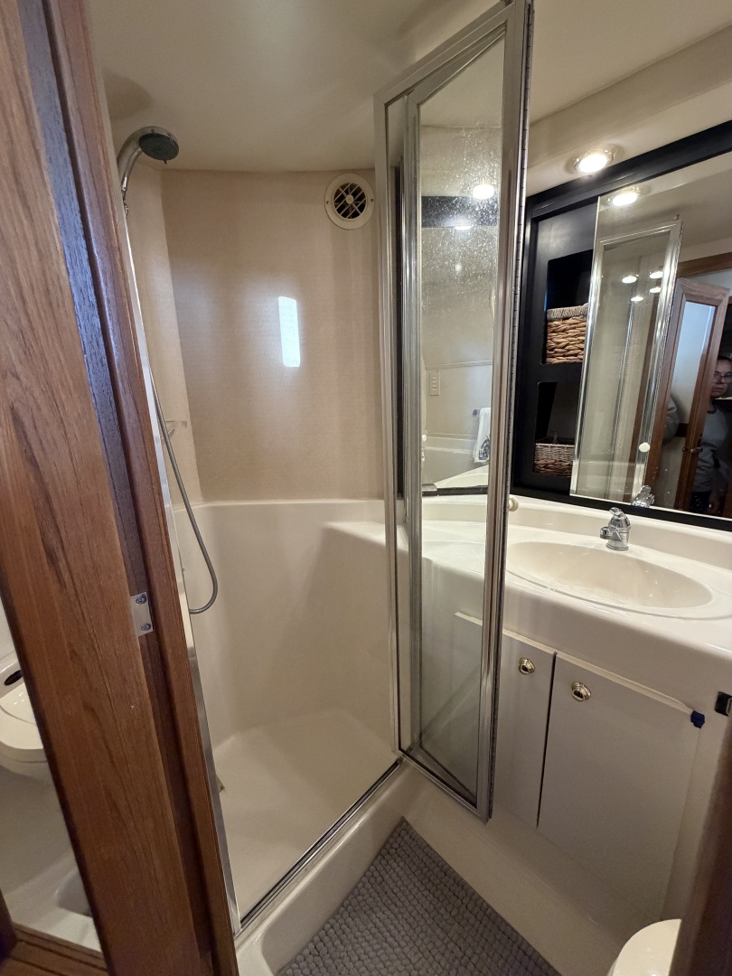 1999 Bayliner 4788 - Image 32