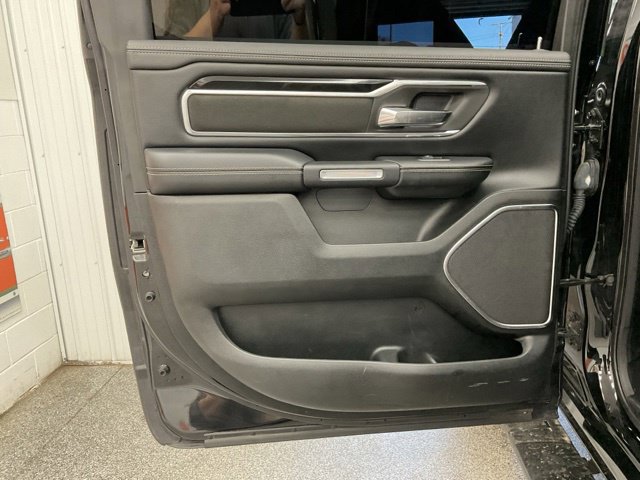 2019 Ram 1500 Pickup-V8 Crew Cab Laramie 4WD - Image 22