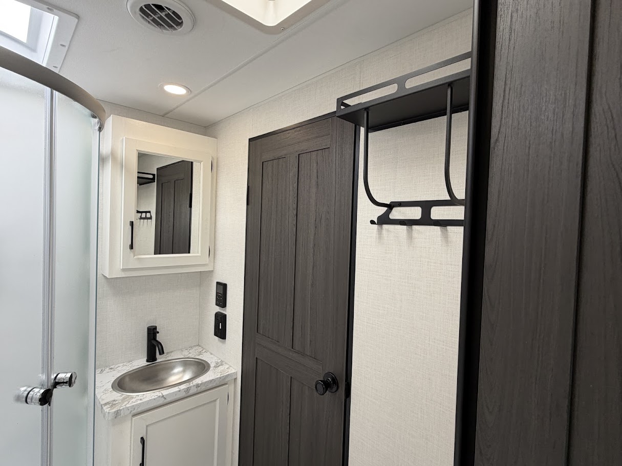 2026 VENTURE RV SPORTTREK 327VIK - Image 58