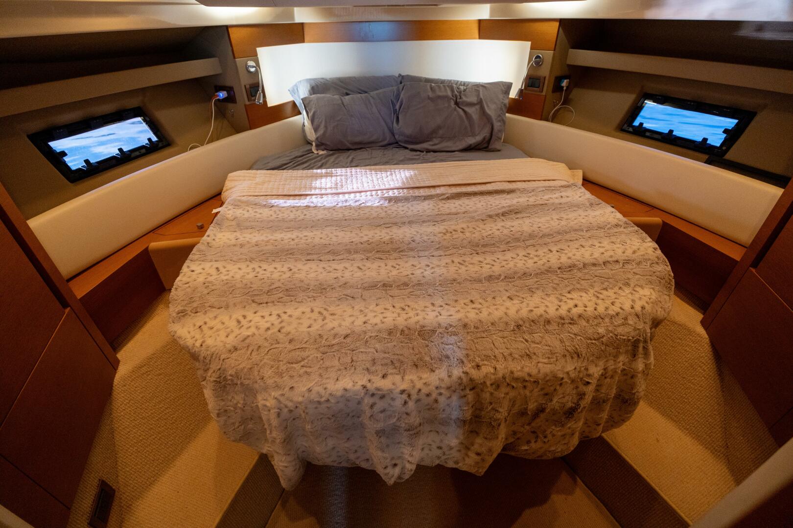 2013 Azimut 40 Flybridge - Image 47