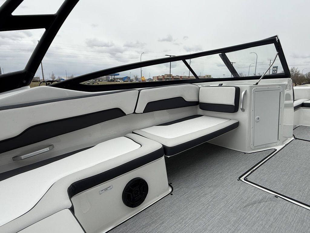 2025 Yamaha Boats AR195 - Image 29