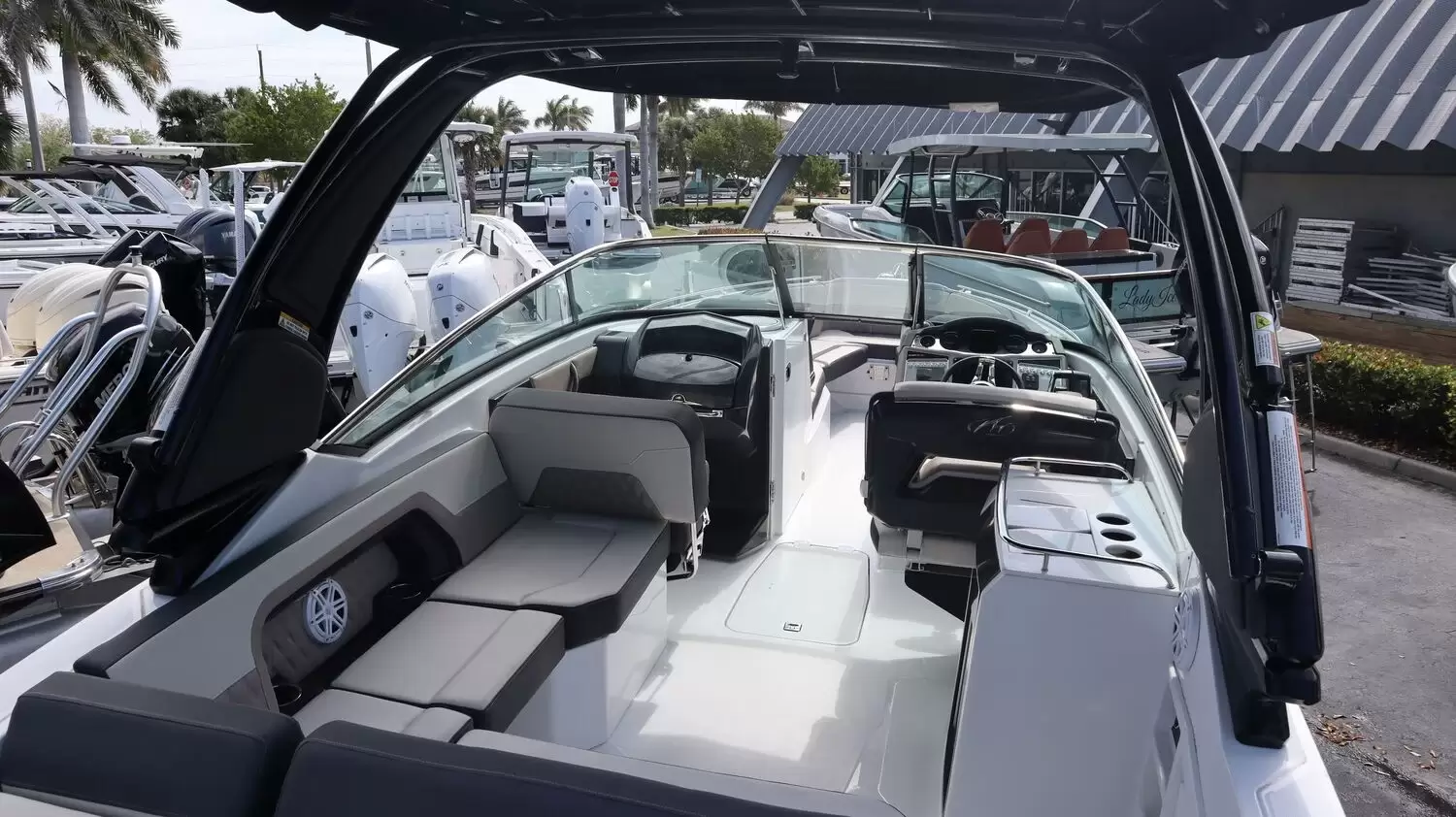 2024 MONTEREY 305SS - Image 9