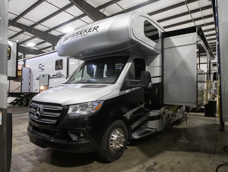2025 Forest River Sunseeker 2400BDS - Image 3