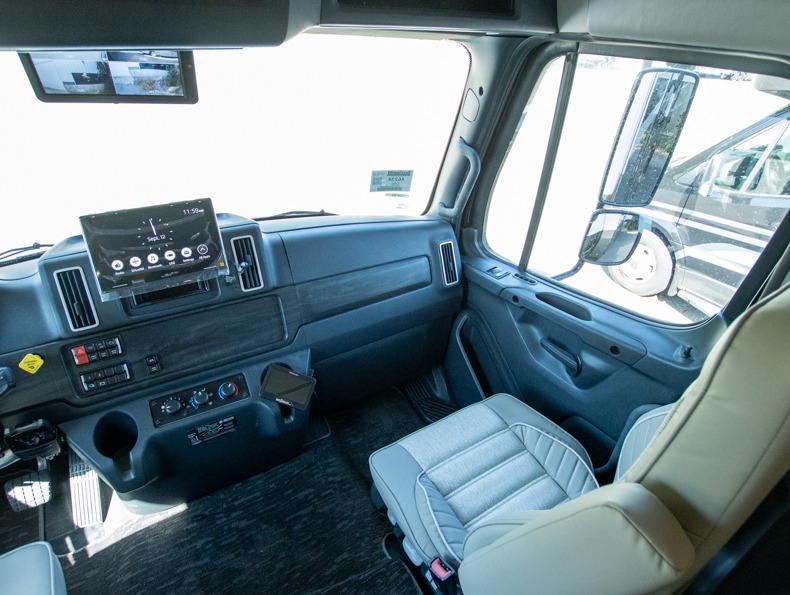 2026 Dynamax Europa 32KD - Image 27