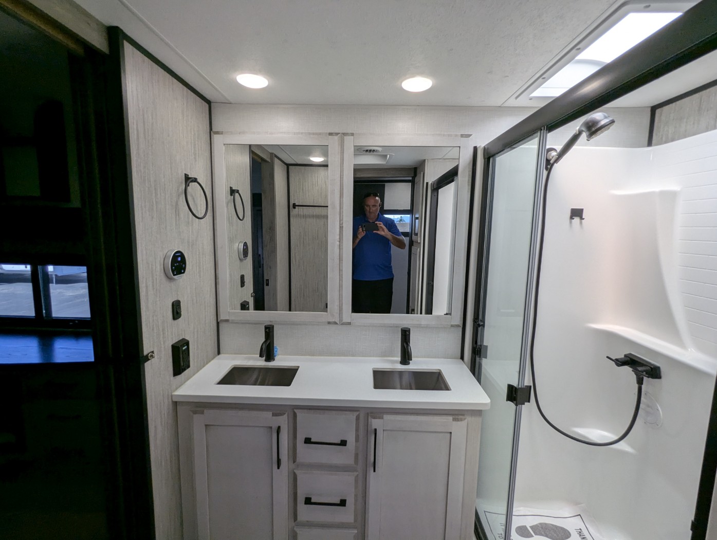 2023 KZ RV Durango Gold G383RLQ - Image 30