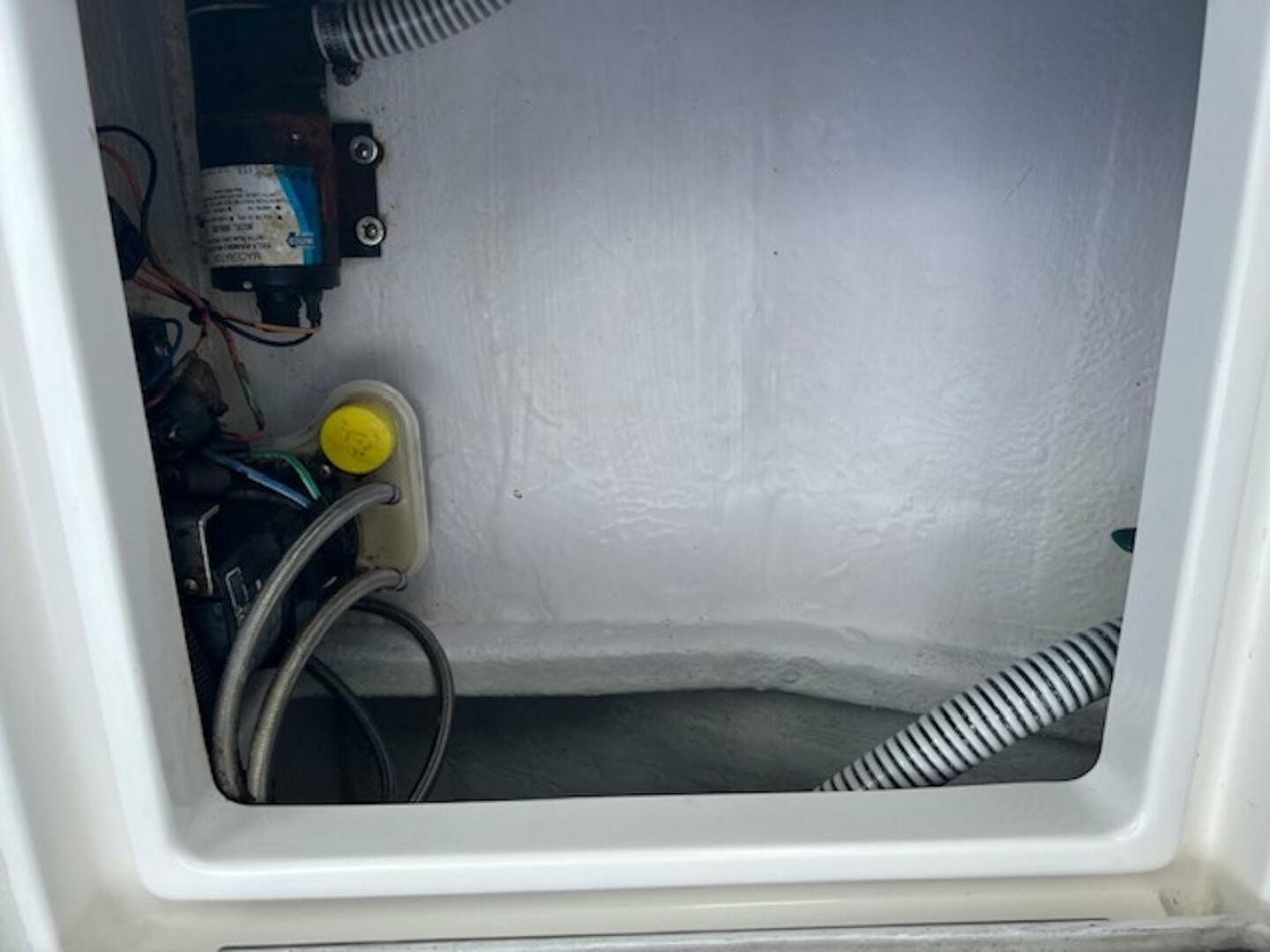 2008 Spectre 34 Center Console - Image 32