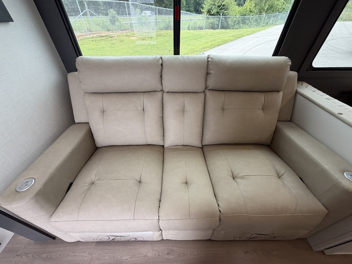 2027 VENTURE RV STRATUS 261VRB - Image 30