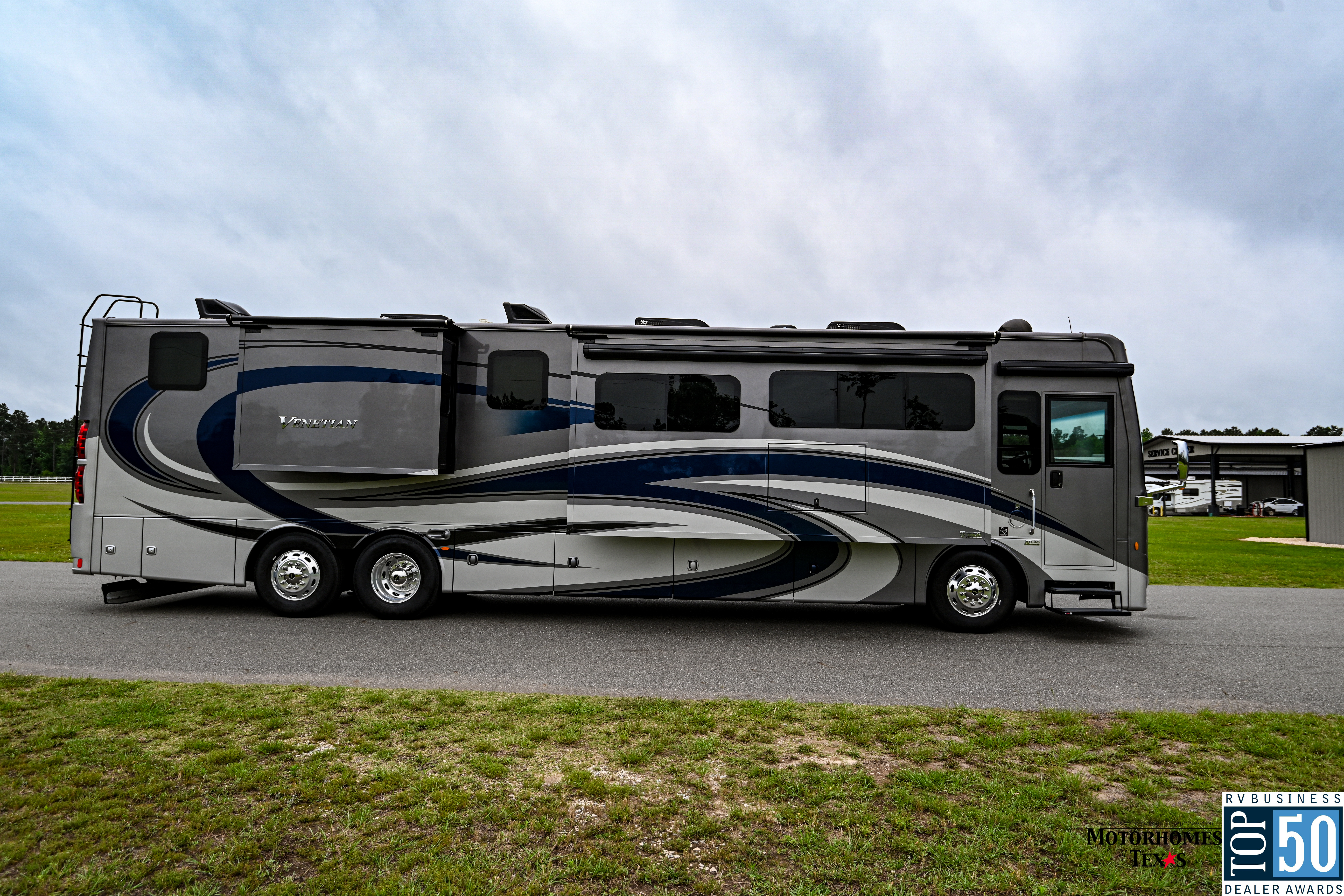 2022 Thor Motor Coach Venetian F42 - exterior 28
