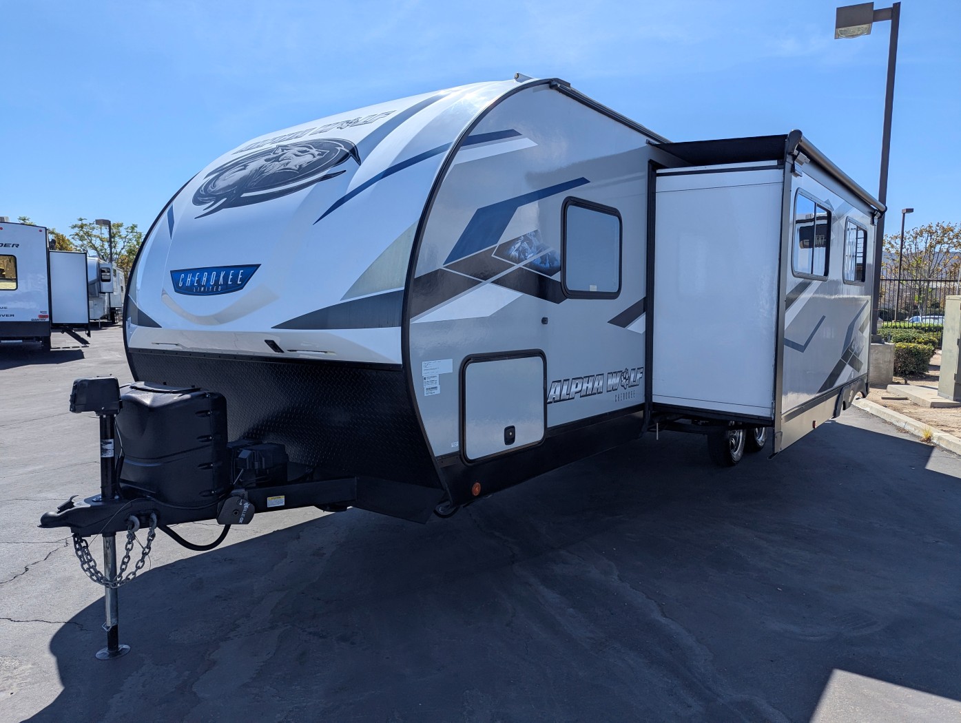2023 Forest River Cherokee Alpha Wolf 26DBH-L - Image 3