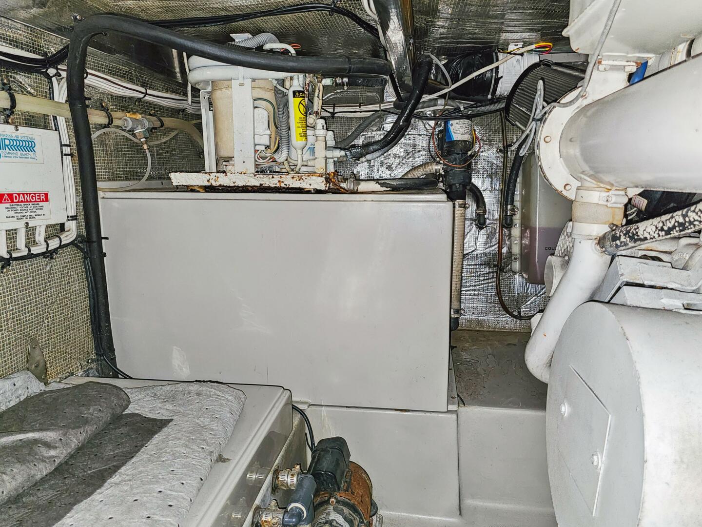 2001 Mediterranean 38 Convertible - Image 25