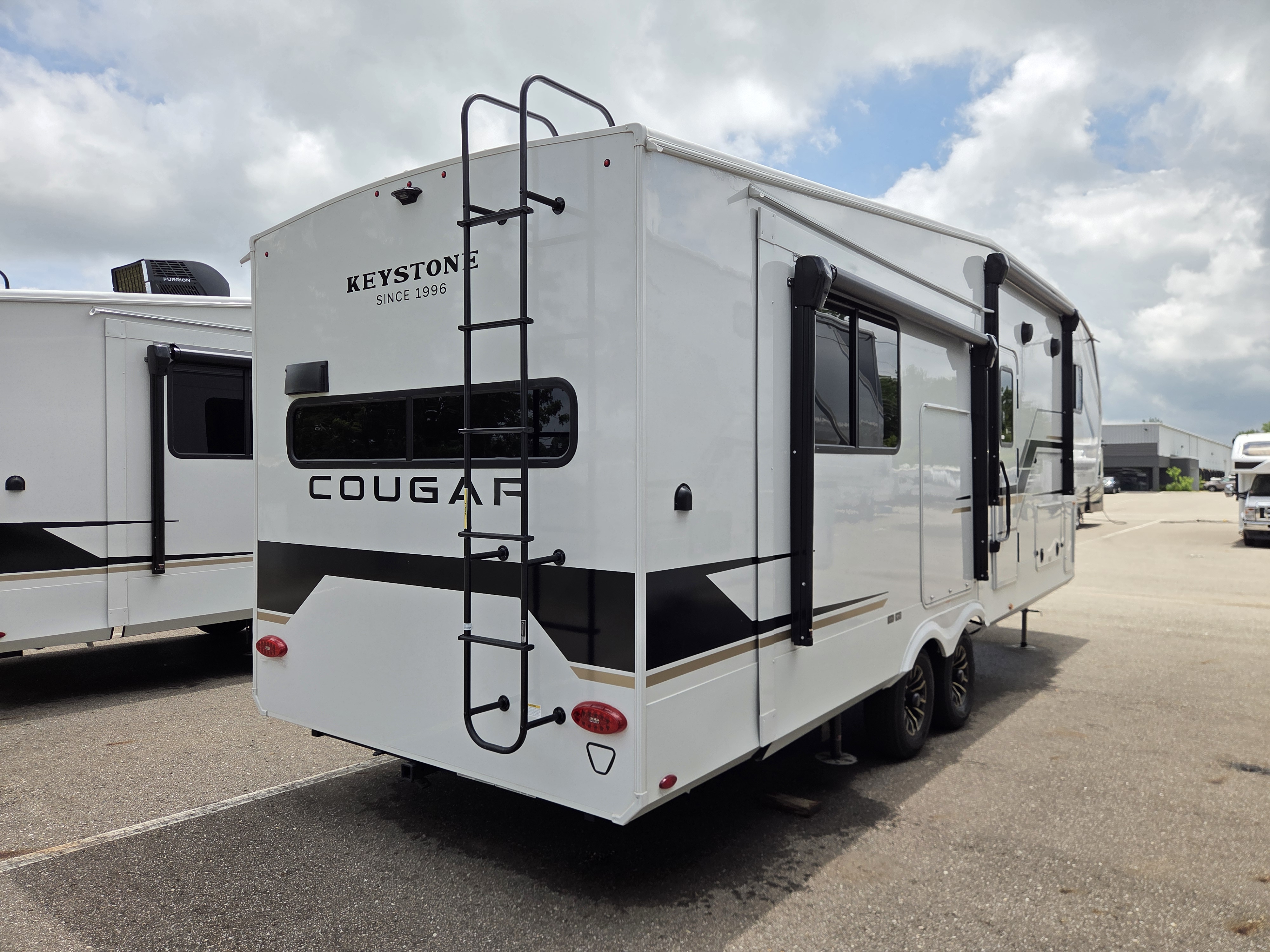 2027 Keystone Cougar Half-Ton 26RKE - Image 2