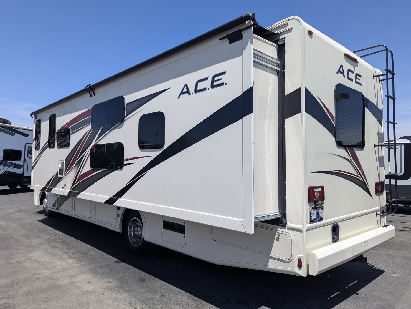 2022 Thor Motor Coach A.C.E. 32.3 - Image 4